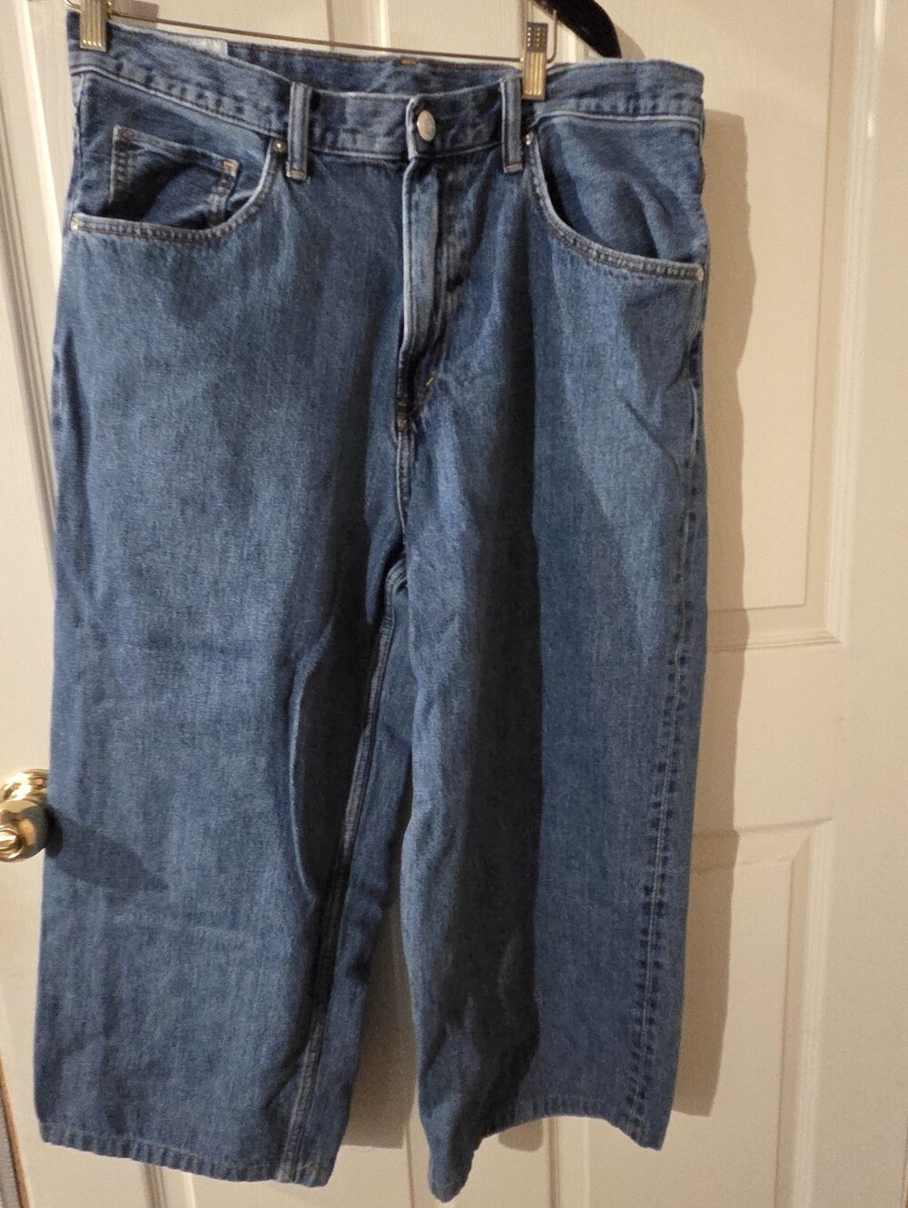 Classic Men's Straight-Leg Jeans in Medium Blue